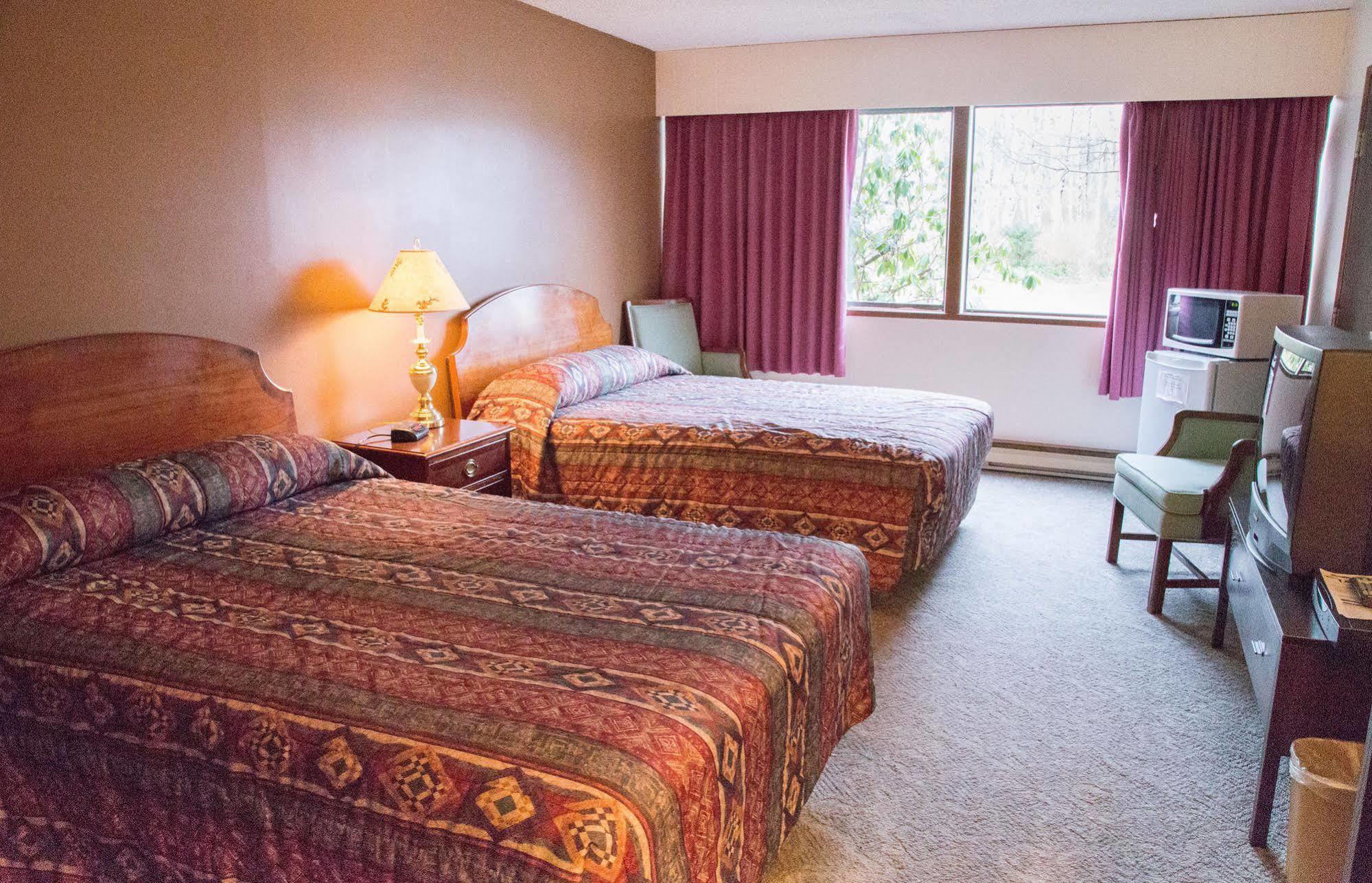 Providence Place Inn Port Hardy Exterior foto